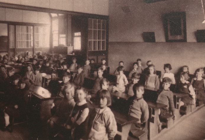 Students during class at Castlemaine Primary School in 1921 when it was called Castlemaine State School