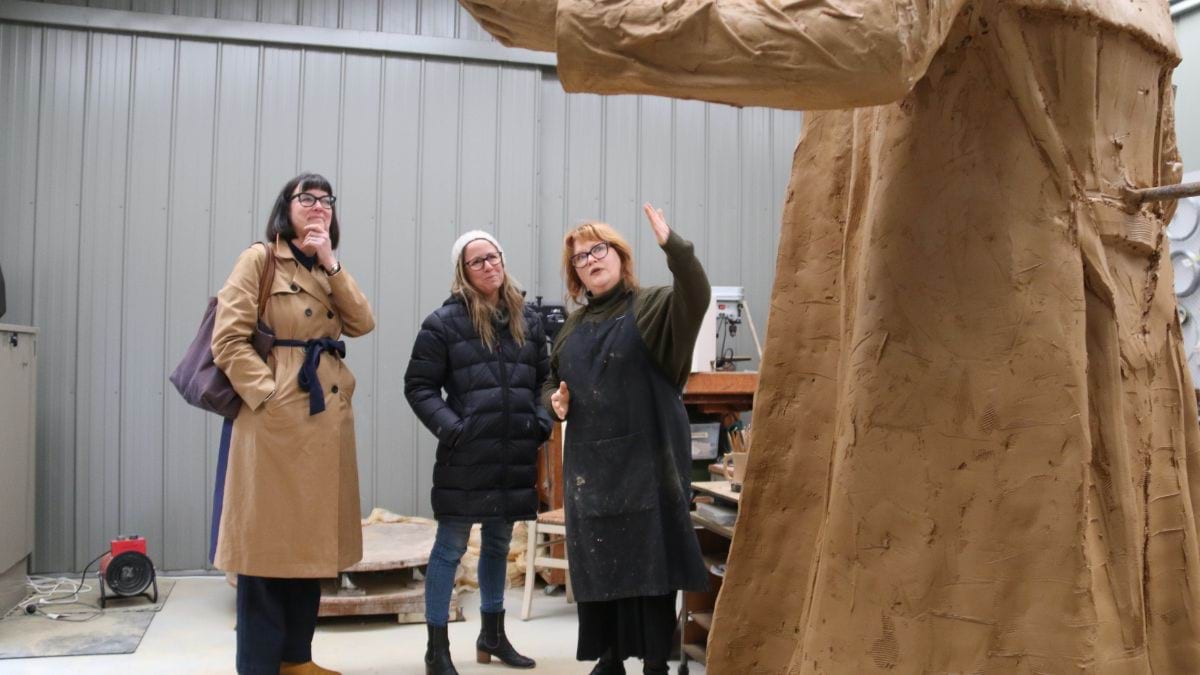 Sculptor Jennifer Mann describes her work methodology to visitors from the Victorian Trades Hall