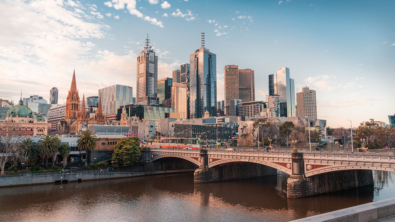 City view of Melbourne with the Yarra River in the foreground