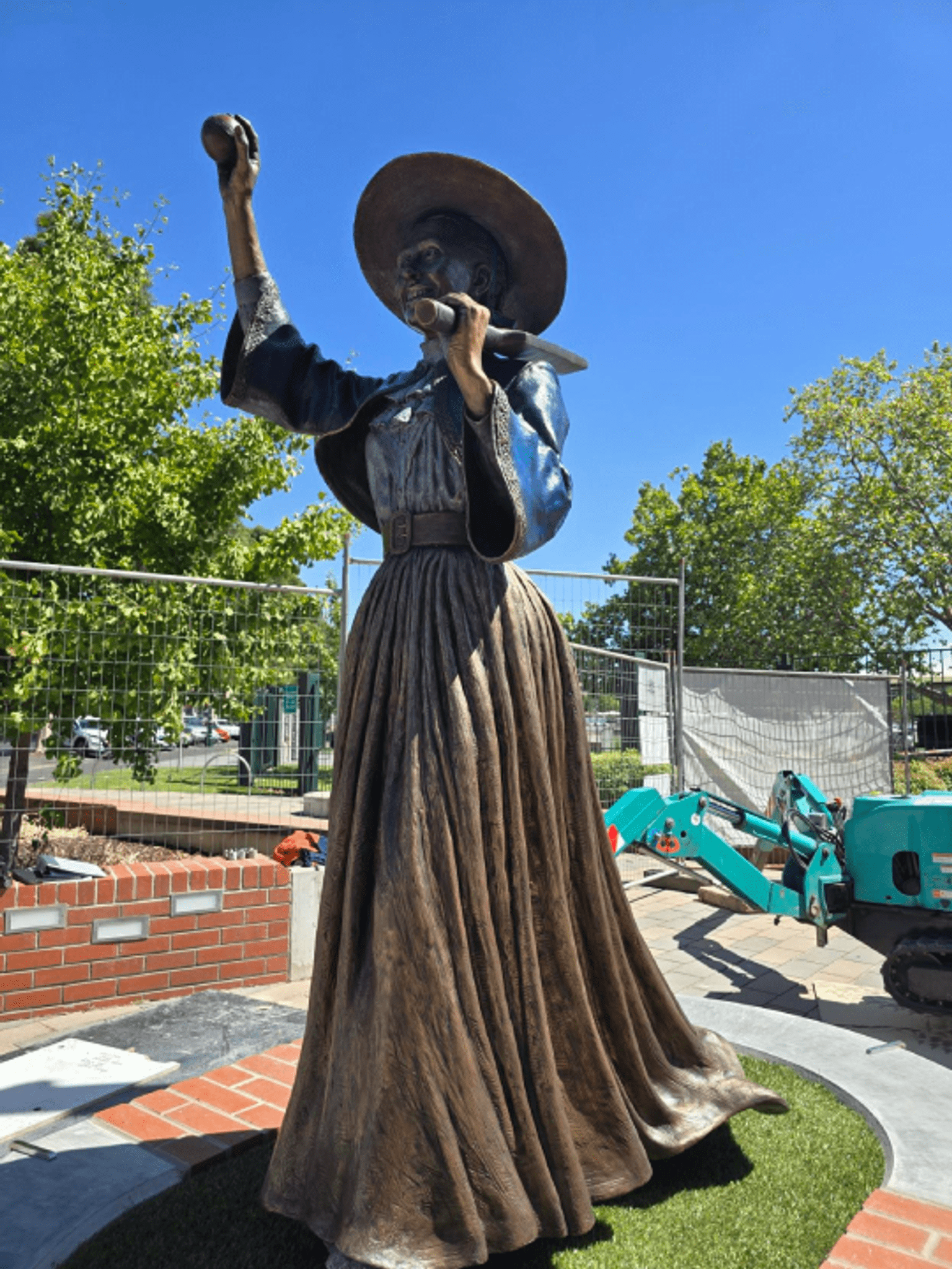 Barbara Rae statue installed at Queen Elizabeth Oval on View St in Bendigo