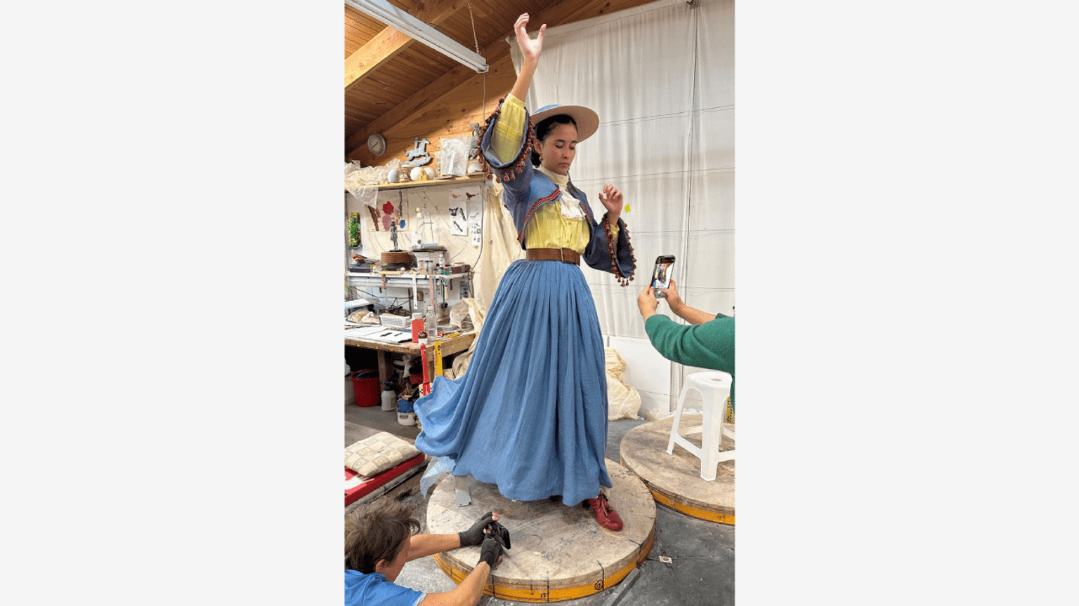 Life model Keira Haloho-Feast posing for Lis Johnson